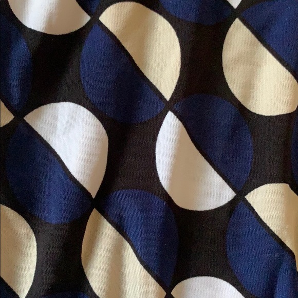 Circle pattern ruffle tank - Picture 2 of 4